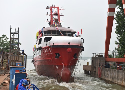 “海消1号”下水-压缩.jpg