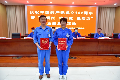 （图8    表彰优秀党支部书记、先进党支部）-压缩.jpg