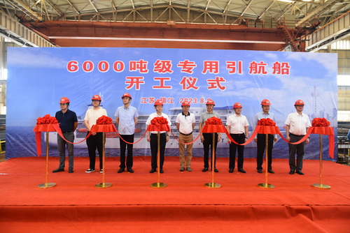 引航船开工-压缩.JPG