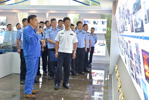 2023-9-14--镇江边防检查站赵云站长-压缩.JPG