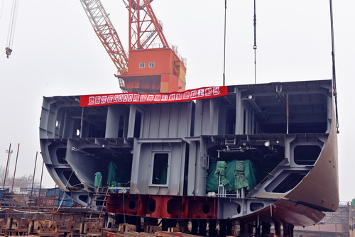 6000T上船台-压缩.JPG