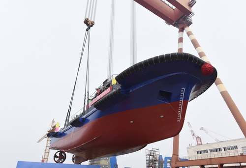 扬海拖5003下水-压缩.jpg