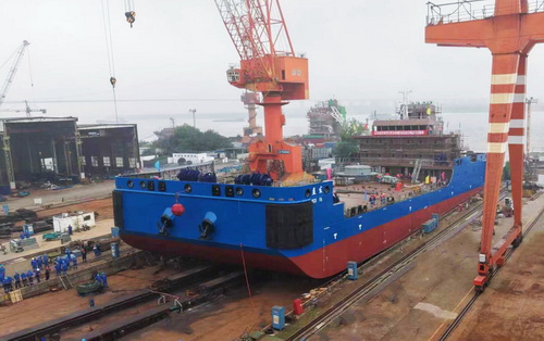 中散78米浮吊2号船下水-压缩.jpg