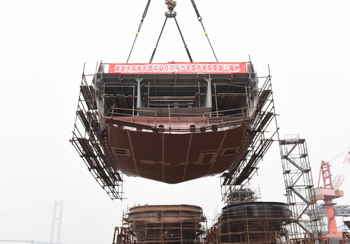 南京港4000马力上船台-压缩.jpg